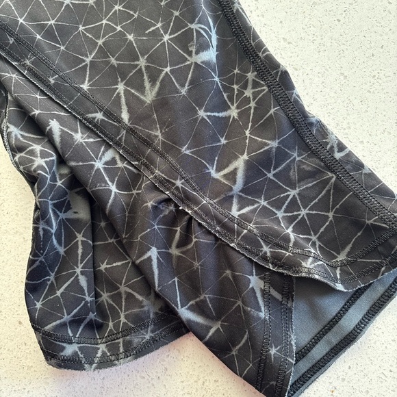 Lululemon Athletica Black and Gray Patterned Leggings - Ladies size 4 - Picture 5 of 5